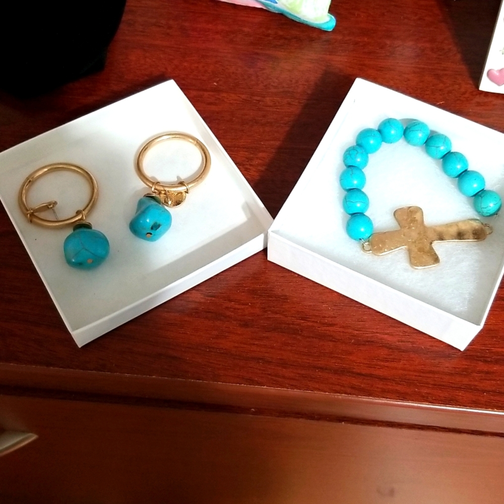 Turquoise bracelet and matching earrings set
